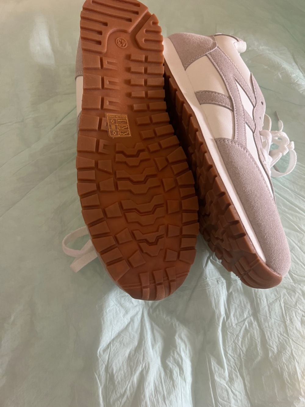 Casual Lace-Up Sneakers in White SIZE 43 - Picture 2 of 4